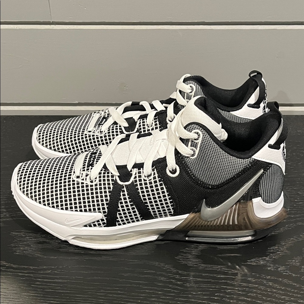 Nike LeBron Witness 7 Black and White Athletic Shoes Men’s Size 11 - Picture 2 of 6